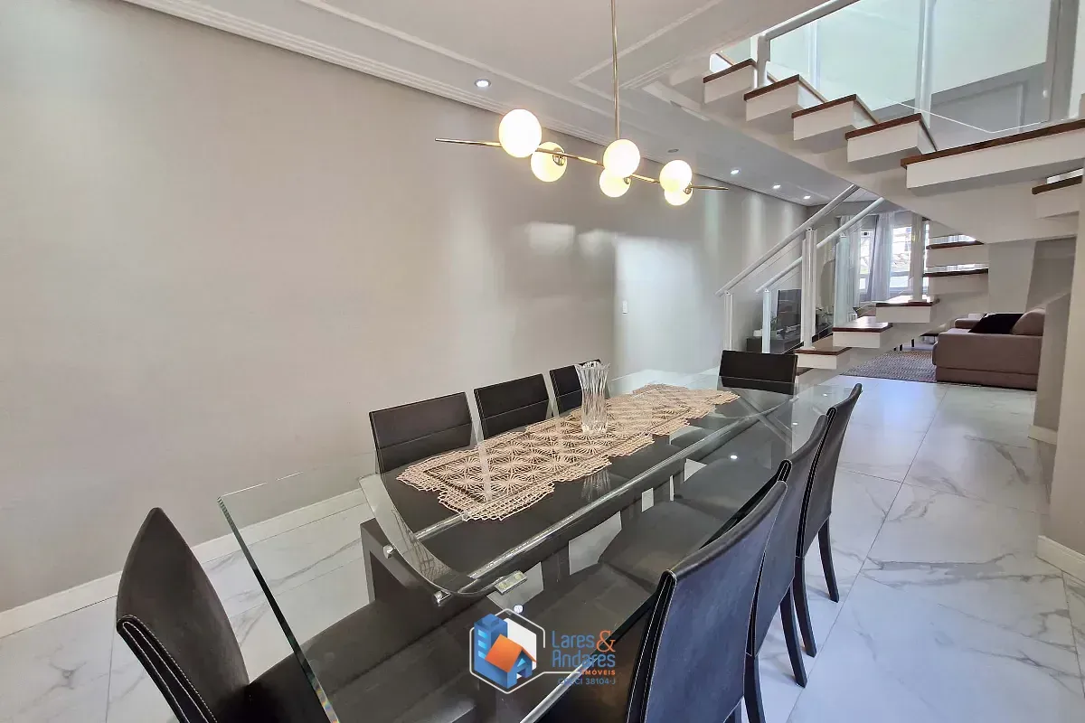 Imagem Sobrado para venda em Tucuruvi com 3 quartos, sendo 3 suítes, 234m²
