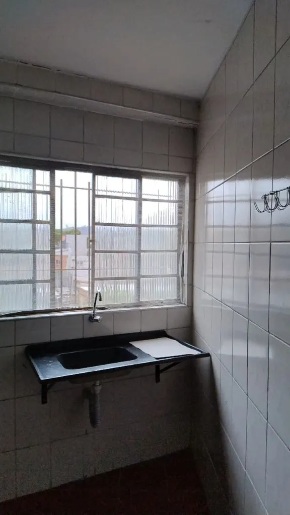 Imagem Casa para locação em Santo André-SP: 1 quarto, 1 banheiro, 40m² no Jardim Guarará. Agende sua visita!