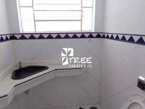 Imagem LOCAÇÃO DE SOBRADO NO JARDIM PLANALTO, EM ARUJÁ/SP, 280m² com recepção ampla, 05 salas, copa, edícula com mais 02 salas e 02 vagas. CONSULTE-NOS.