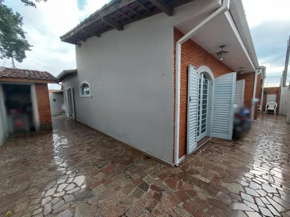 Imagem Casa de esquina 4 quartos - Boa Vista - em Botucatu