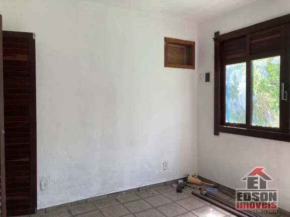 Imagem Vendo Casarão em Itaipuaçu com 5 Quartos, 2 Suítes.