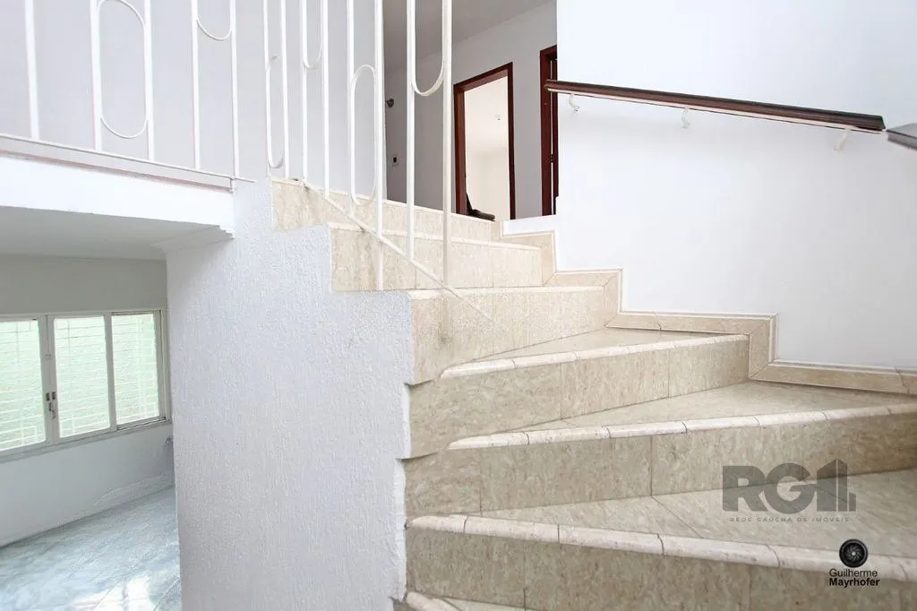 Imagem Casa com 5 suítes, 7 banheiros, 4 vagas no bairro Partenon