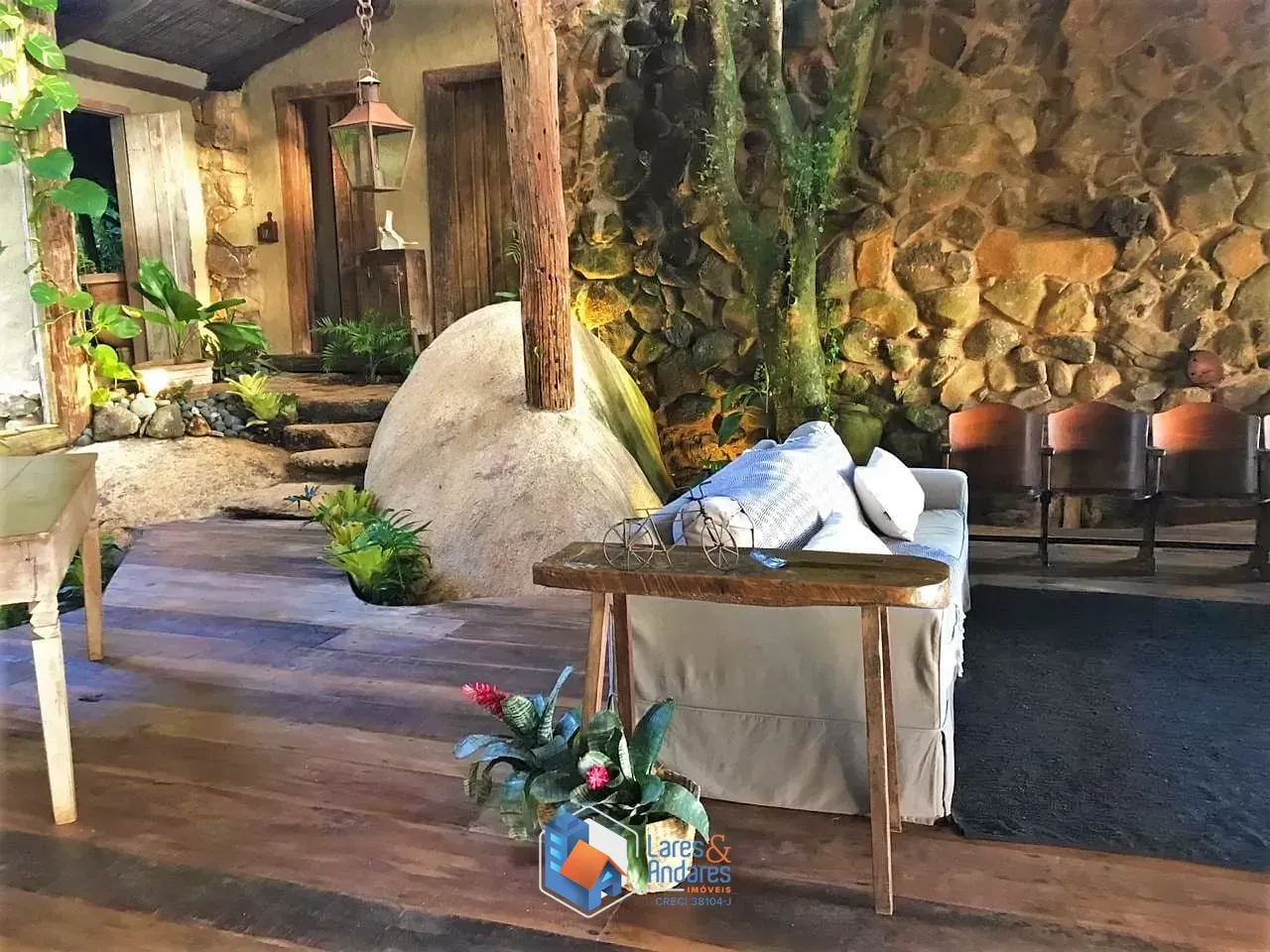 Imagem Casa Alto Padrão de frente para o Mar em Ilhabela, SP -