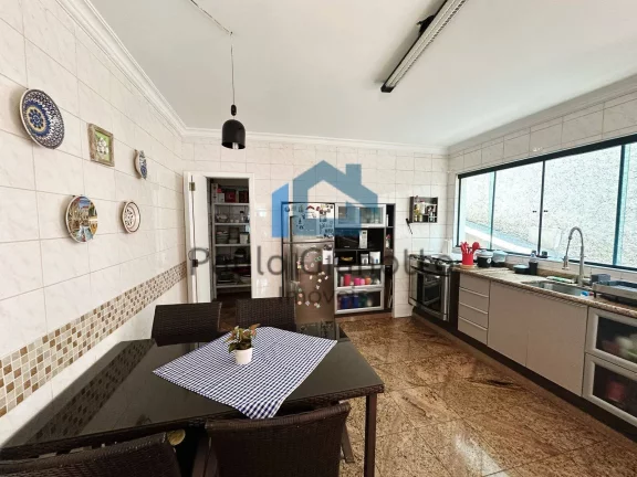Imagem Casa espetacular à venda em Condomínio na Granja Viana
