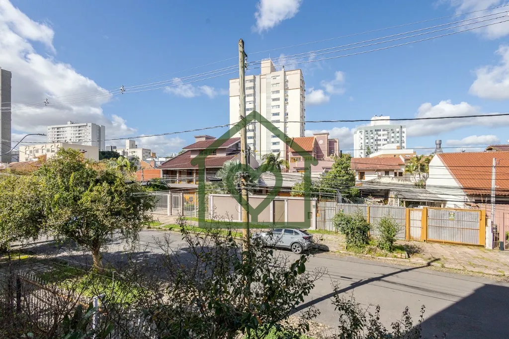 Imagem Apartamento semimobiliado no Jardim Botânico de 2 dormitórios com 105 m² privativos. Imóvel cont...