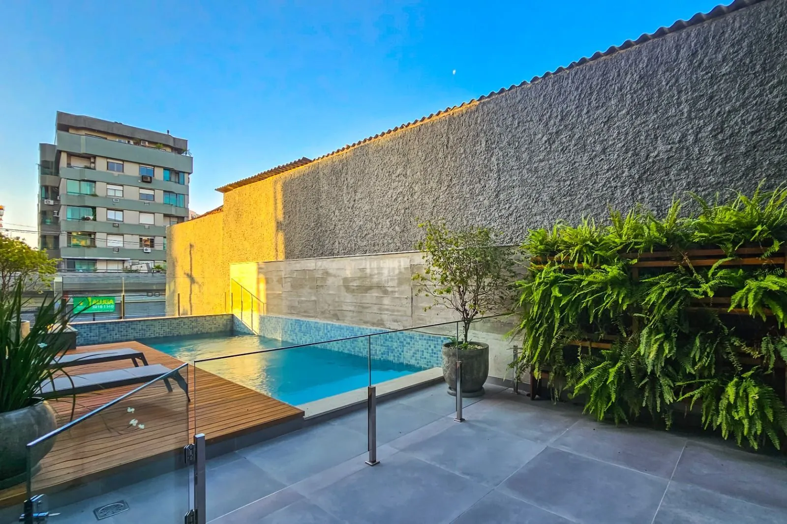 Imagem Apartamento completamente mobiliado e decorado, sacada, churrasqueira e vaga, com vista!