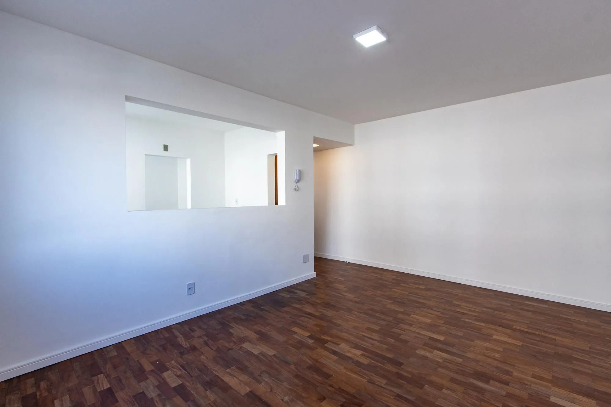 Imagem Apartamento no Menino Deus com 2 dormitórios e garagem