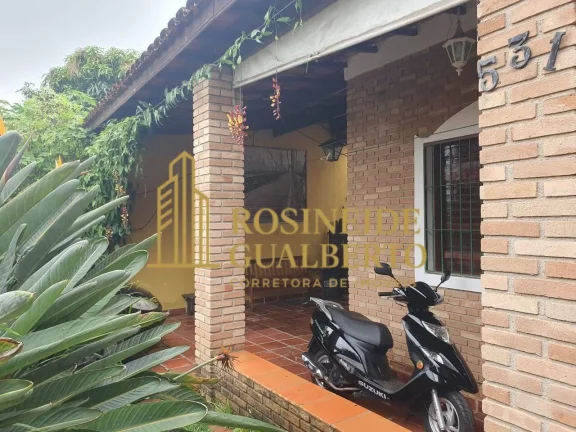 Imagem Casa à Venda na Praia das Palmeiras – Conforto, Praticidade bem localizada.