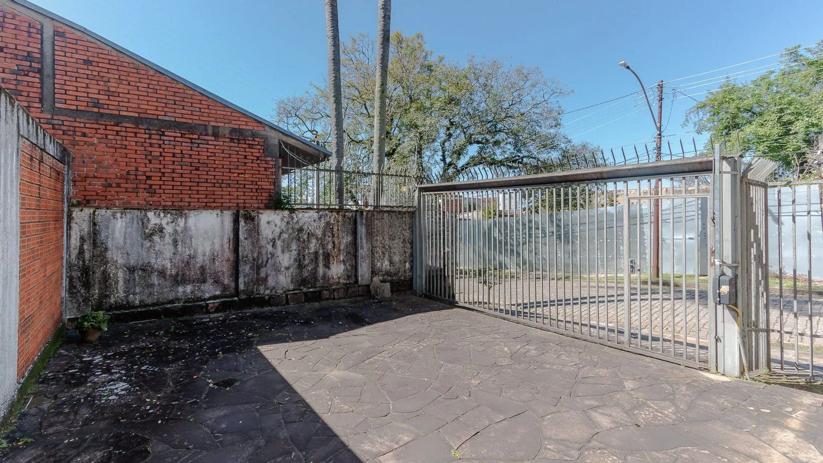 Imagem Casa com 3 dormitórios com 279.5m², no bairro Três Figueiras