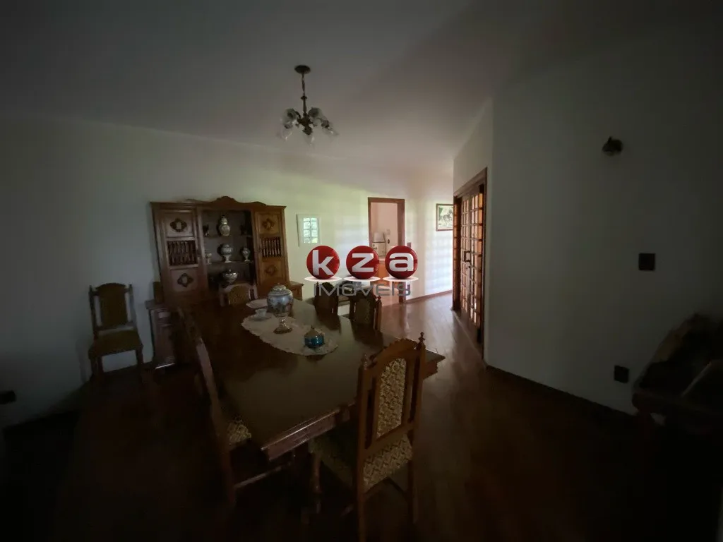 Imagem Chácara de luxo à venda em Valinhos-SP, com 4 quartos, 4 suítes e 15 vagas de garagem!