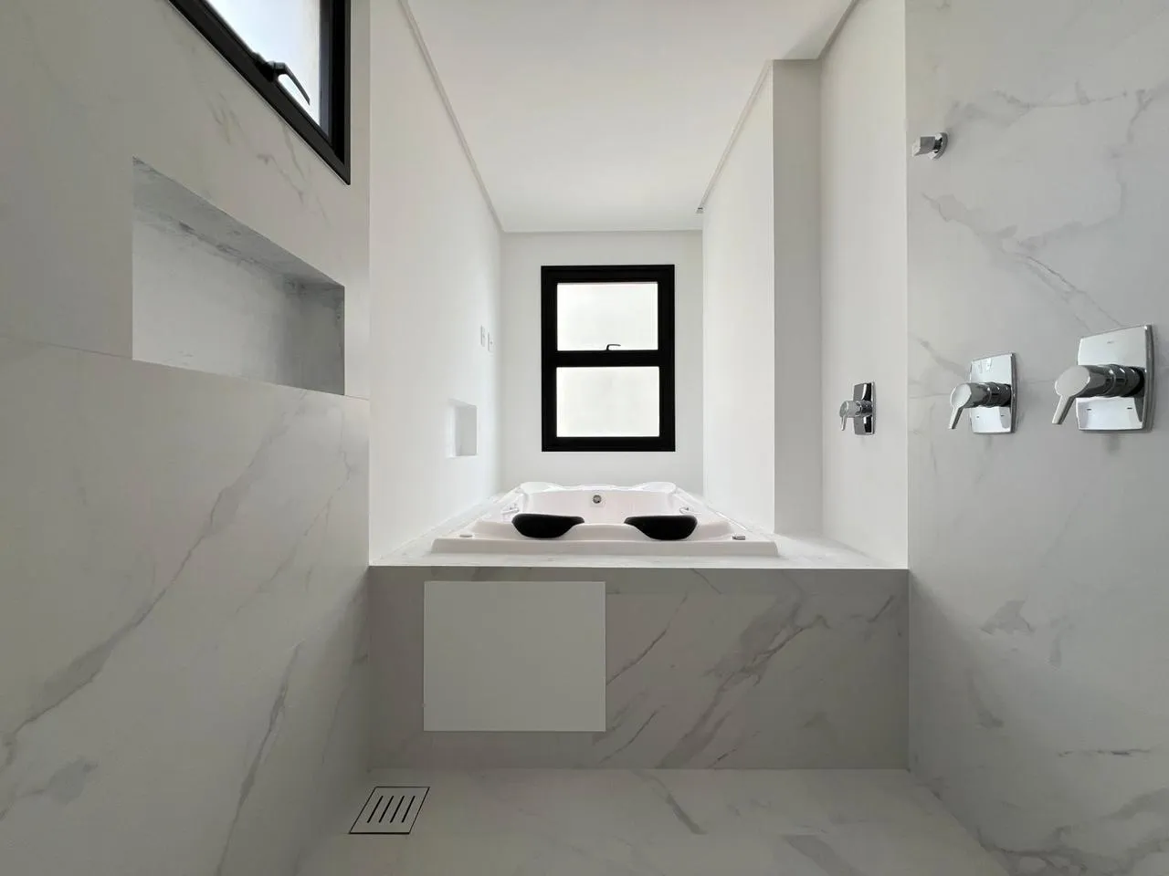 Imagem Apartamento com vista para o mar à venda com 225m2 por R$ 4.500.000,00