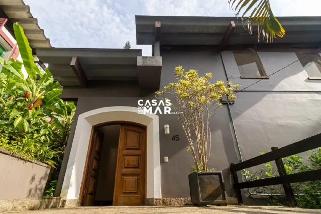 Imagem Linda Casa Reformada e Modernizada de 4 quartos em Condomínio cobiçado em São Conrado