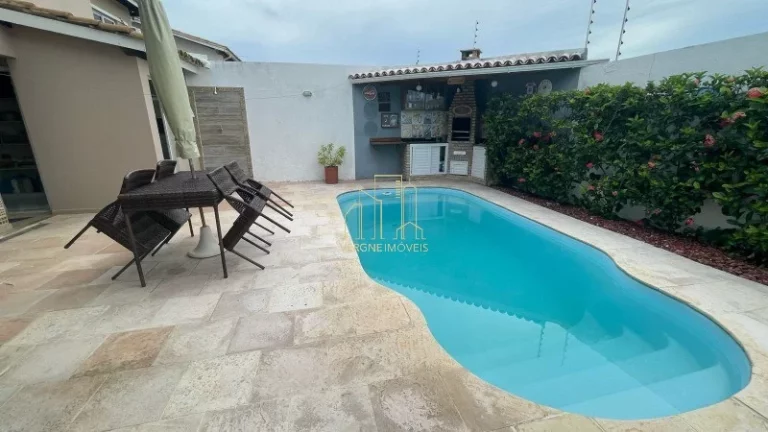 Imagem Excelente casa em condomínio fechado com três suítes e espaço gourmet a venda na Praia do Flamengo