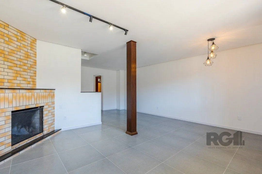 Imagem Casa 103m² - 3 dormitórios, 1 suíte, piscina, 2 vagas no bairro Hípica