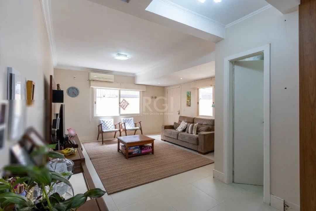 Imagem Casa Condominio para Venda - 102.9m², 3 dormitórios, sendo 1 suites, 2 vagas - Camaquã