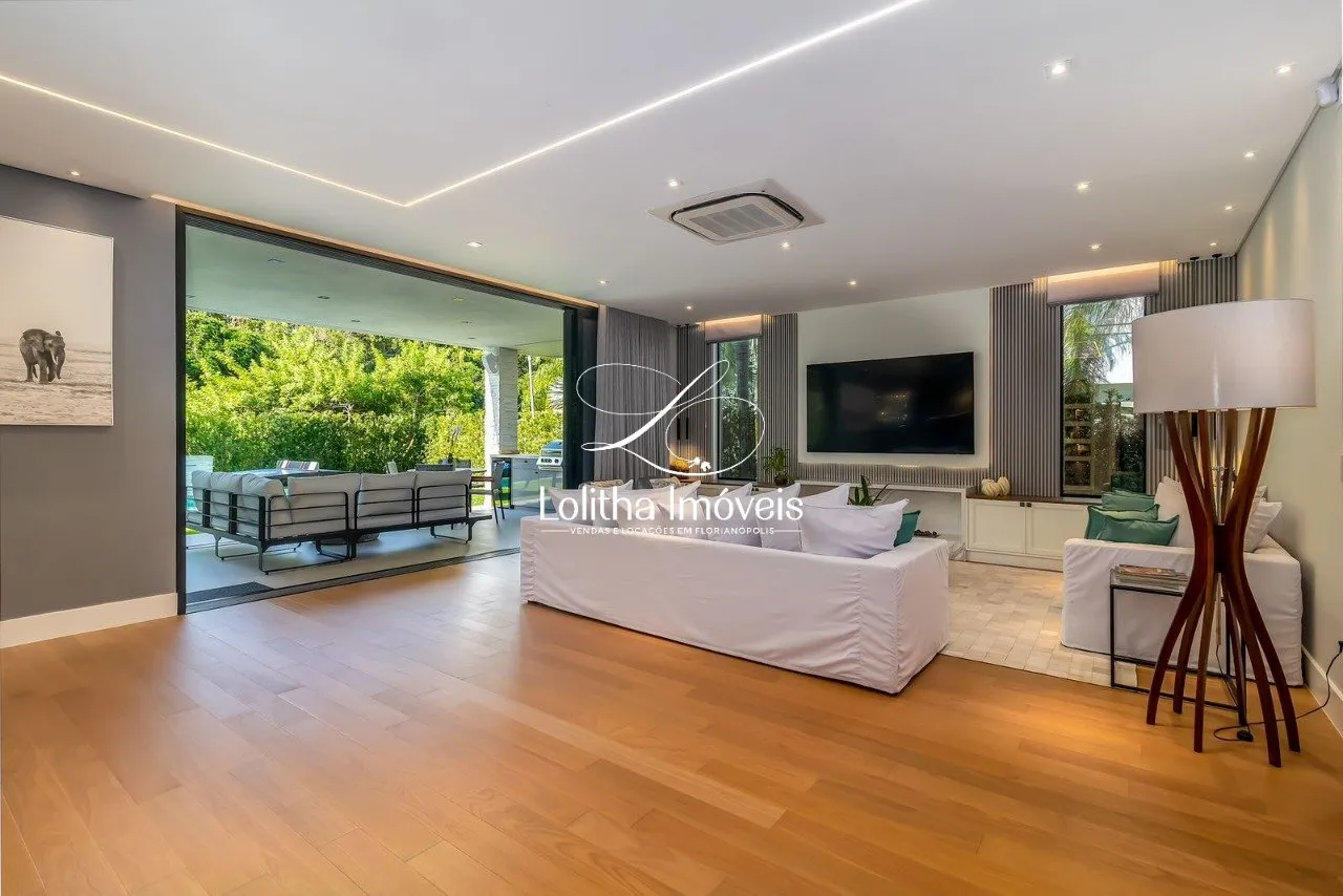 Imagem CASA COM 4 SUÍTES À VENDA EM JURERÊ INTERNACIONAL - FLORIANÓPOLIS/SC