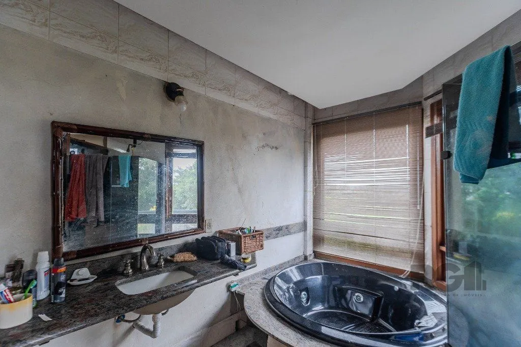Imagem Casa 400m² - 5 dormitórios, 4 vagas no bairro Vila Jardim