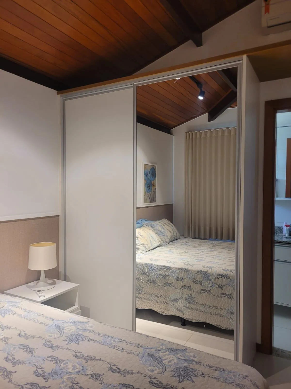 Imagem duplex com 2 Dormitórios, sendo 1 suíte, e 2 Banheiros e área privativa de 65m² em Itacimirim BA