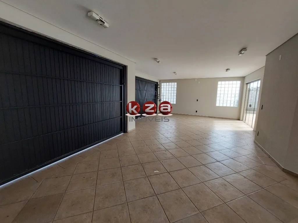 Imagem Imponente casa de alto padrão em condomínio à venda em Valinhos-SP, 4 quartos, 4 suítes, 3 salas, 8 banheiros, 4 vagas de garagem, 440m².