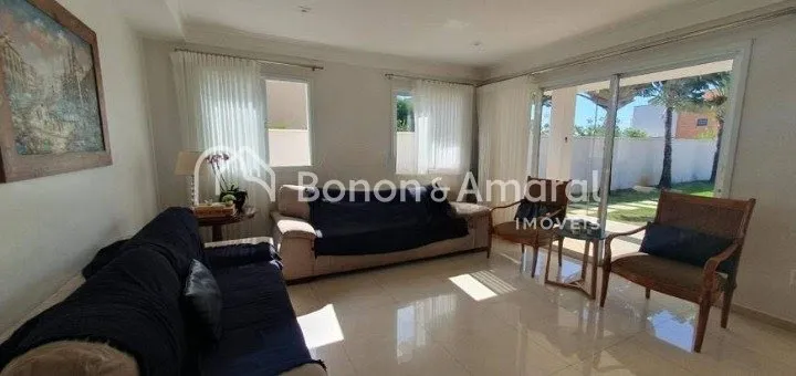 Imagem Casa de Condomínio com 304 m² e 4 Quartos