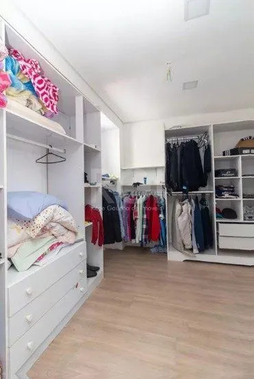 Imagem Casa para Venda - 377m², 4 dormitórios, sendo 2 suítes, 3 vagas - Teresópolis