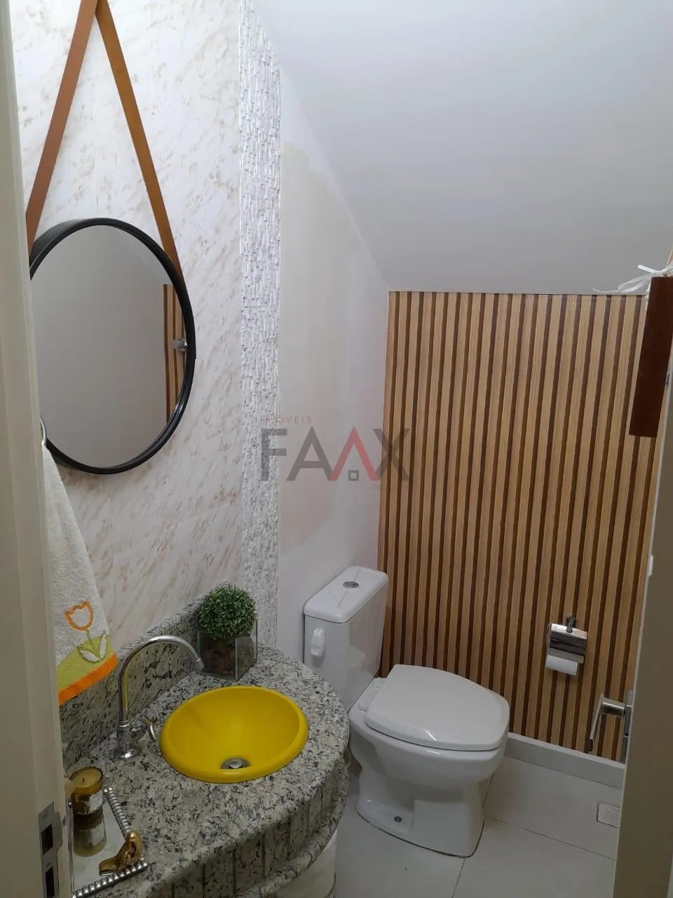 Imagem Sobrado Moderno com 2 Suítes, Sacadas e Excelente Acabamento