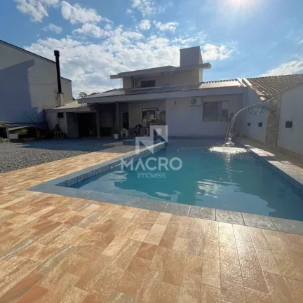 Foto do imóvel Sobrado com Piscina | Jaraguá Esquerdo | 3 quartos (1 suíte) | 170m²