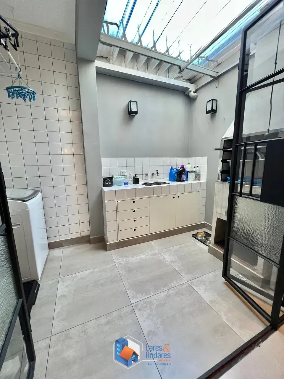 Imagem Sobrado para venda em Parque São Domingos com 3 quartos, sendo 1 suíte, 96m²