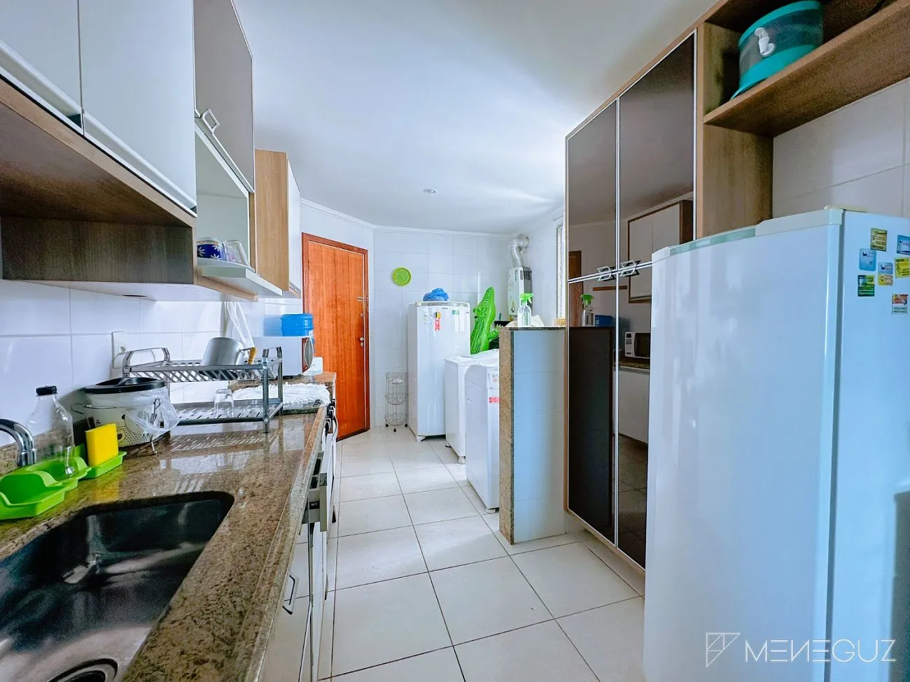 Imagem Apartamento Mobiliado na Praia do Morro - 3 Quartos em Prédio Frente Mar!