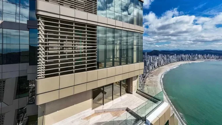 Imagem Cobertura Quadriplex com 8 suítes e 10 vagas de garagem na Barra Sul em Balneário Camboriú