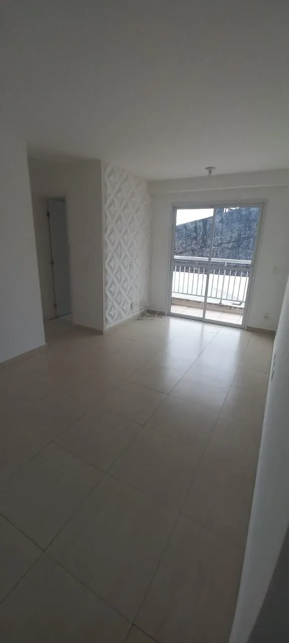 Imagem Apartamento à venda, no condomínio Reserva Anáua todo com piso porcelanato e armário na cozinha