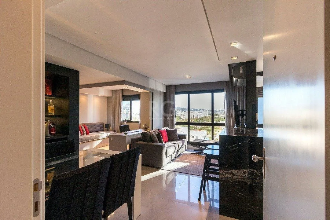 Apartamento | 2 Dormitórios | 1 Suíte | 1 Vaga | Bairro Cristal | Porteira Fechada