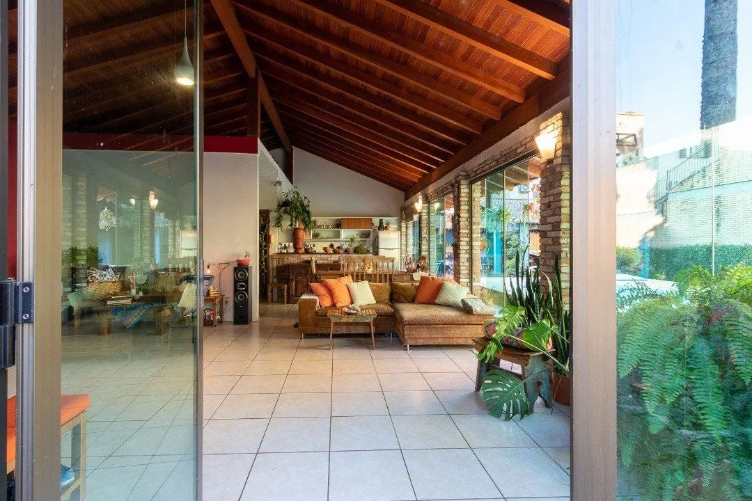 Imagem Casa para Venda - 292.21m², 4 dormitórios, sendo 2 suites, 3 vagas - Tristeza
