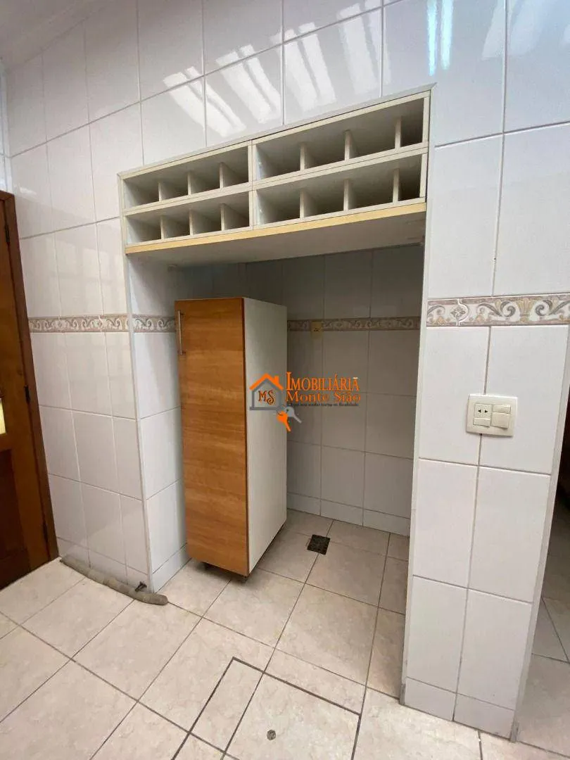 Imagem Casa Assobradada à Venda no Centro de Guarulhos - 3 Dorms e Suíte!