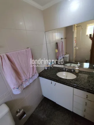 Imagem Apartamento à Venda no Condomínio Four Seasons Residence com 3 Dormitórios, 1 Suíte e 2 Vagas de Garagem