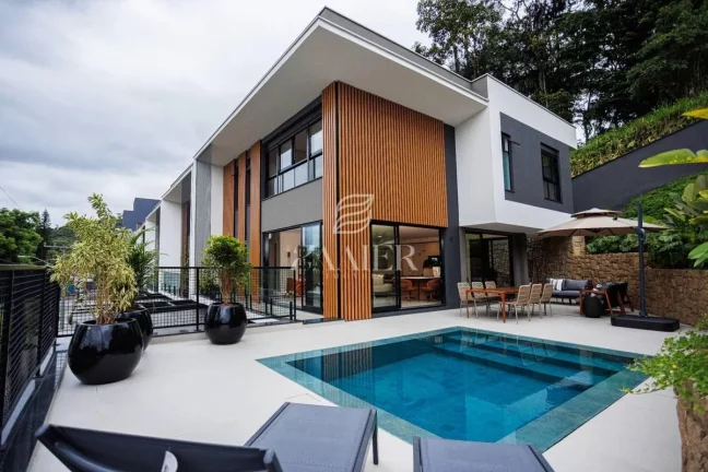 Imagem Sobrado com 3 quartos, América - Joinville