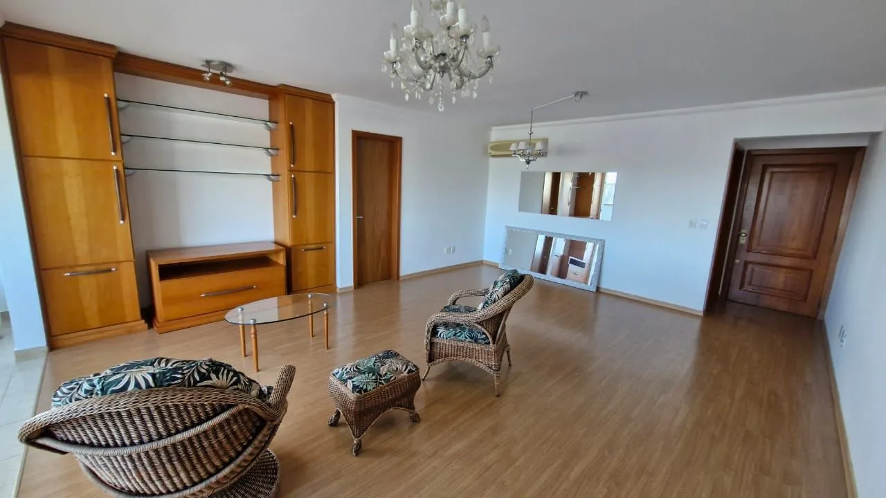 Imagem Apartamento no Menino Deus impecável, 2 dormitórios 1 suíte, 3 banheiros, 1 garagem