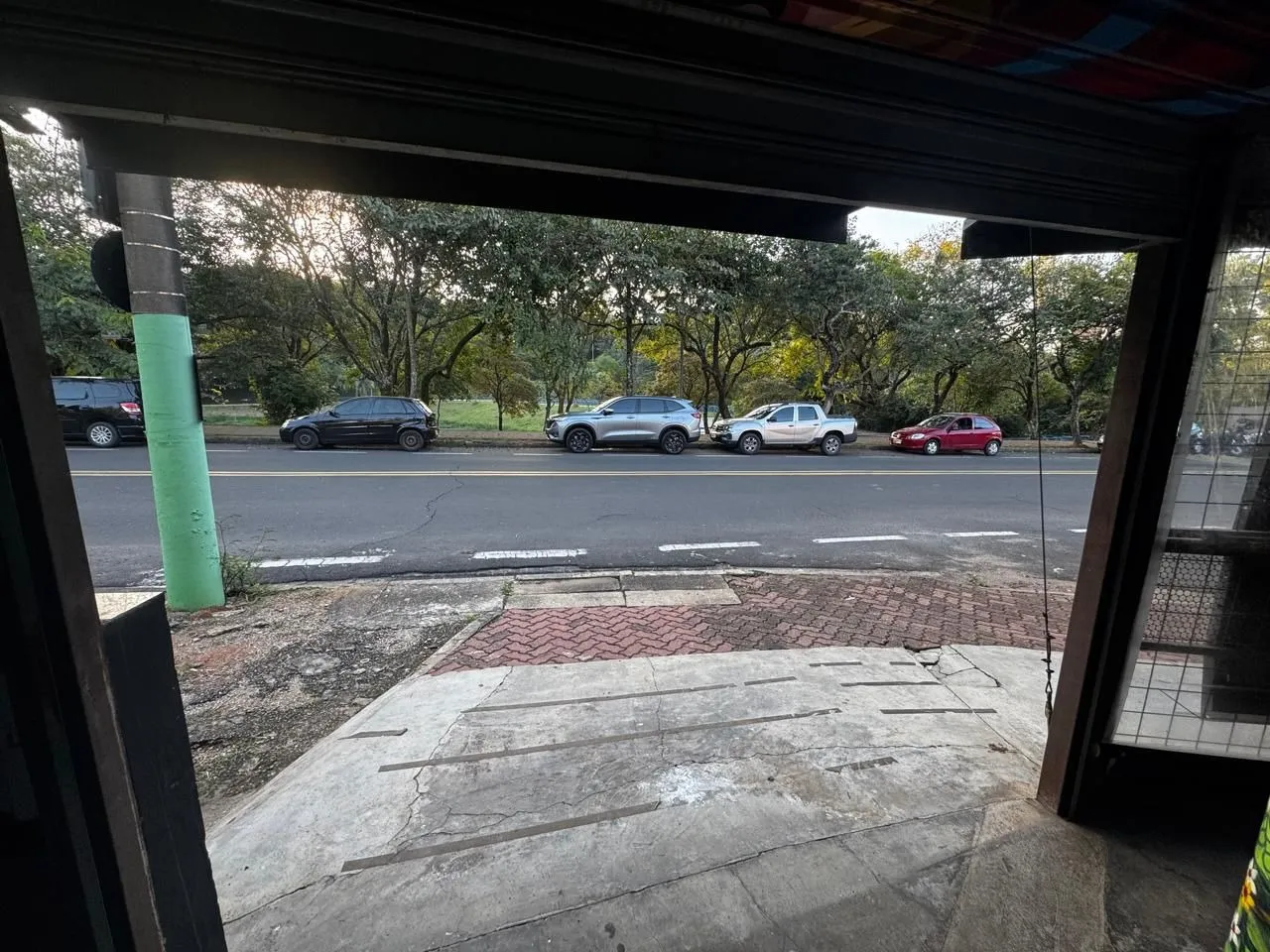 Imagem IMÓVEL COMERCIAL LOCALIZAÇÃO FANTÁSTICA NA PISTA DE CAMINHADA DO CAMPOLIM ESQUINA COM EXCELENTE FLUXO E VISIBILIDADE IMÓVEL ONDE ERA A HAMBURGUERI