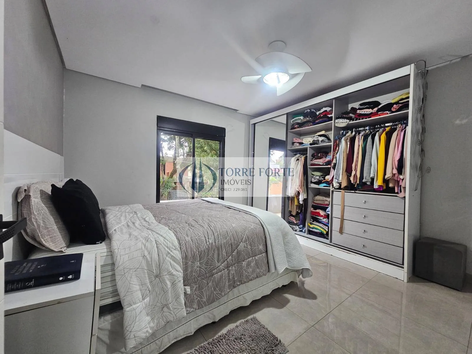 Imagem Ótima casa 396 m², 3 dormitórios sendo 1 suíte, 5 banheiros, em S.C do Sul