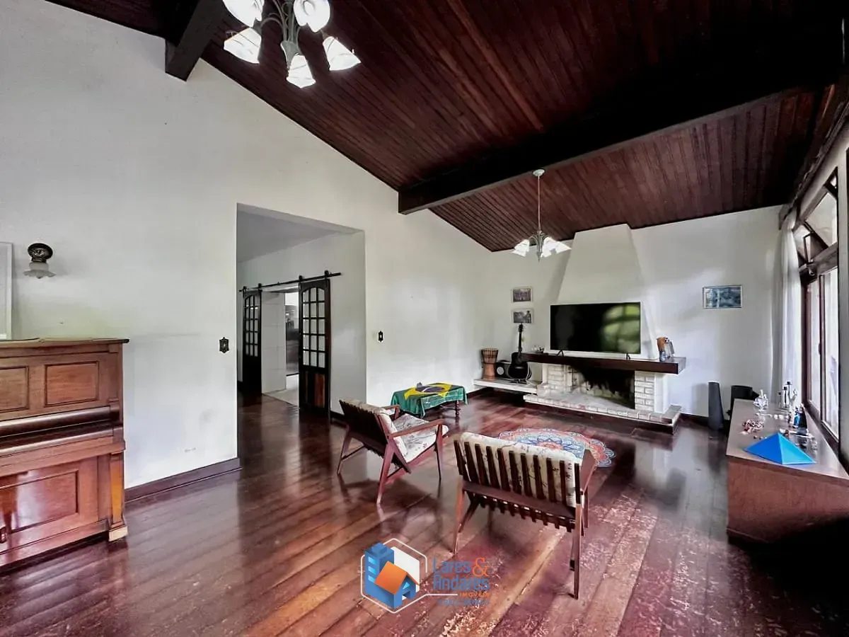 Imagem Casa para venda em Interlagos com 4 quartos, sendo 2 suítes, 380m²