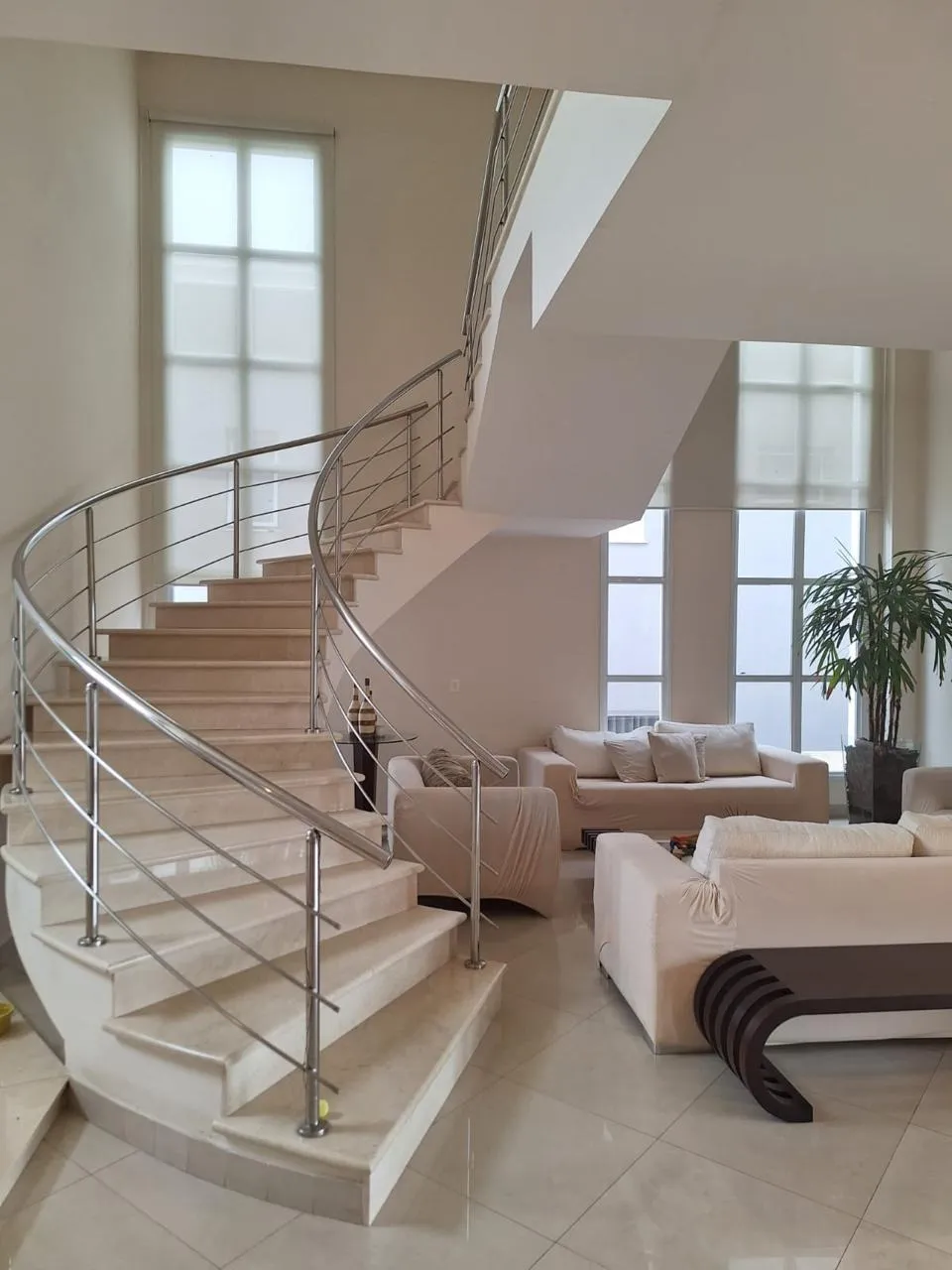 Imagem Casa de 600m² de Área Construída Localizada no Condominio Tamboré