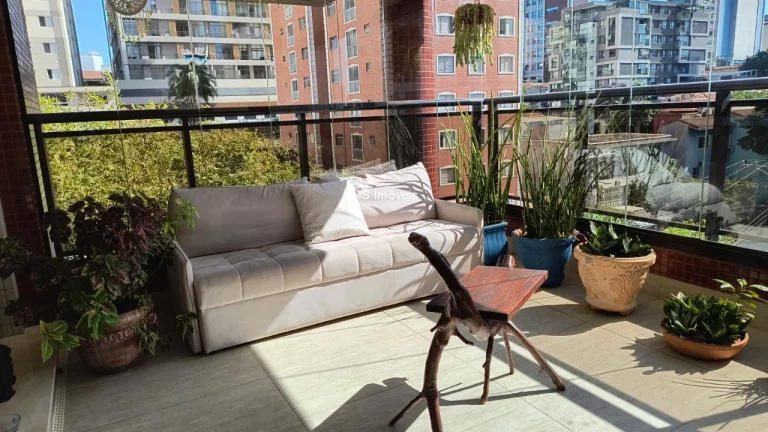 Imagem Apartamento à venda na Vila Mariana, com 4 suítes, 3 salas, 6 banheiros, 4 vagas.