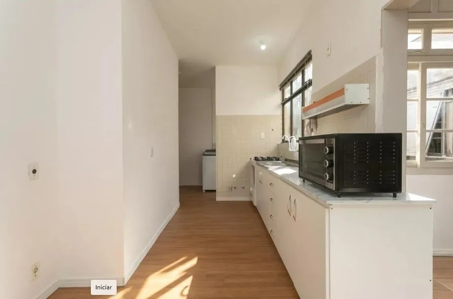 Imagem Amplo apartamento no Bairro Petrópolis com 2 vagas de garagem