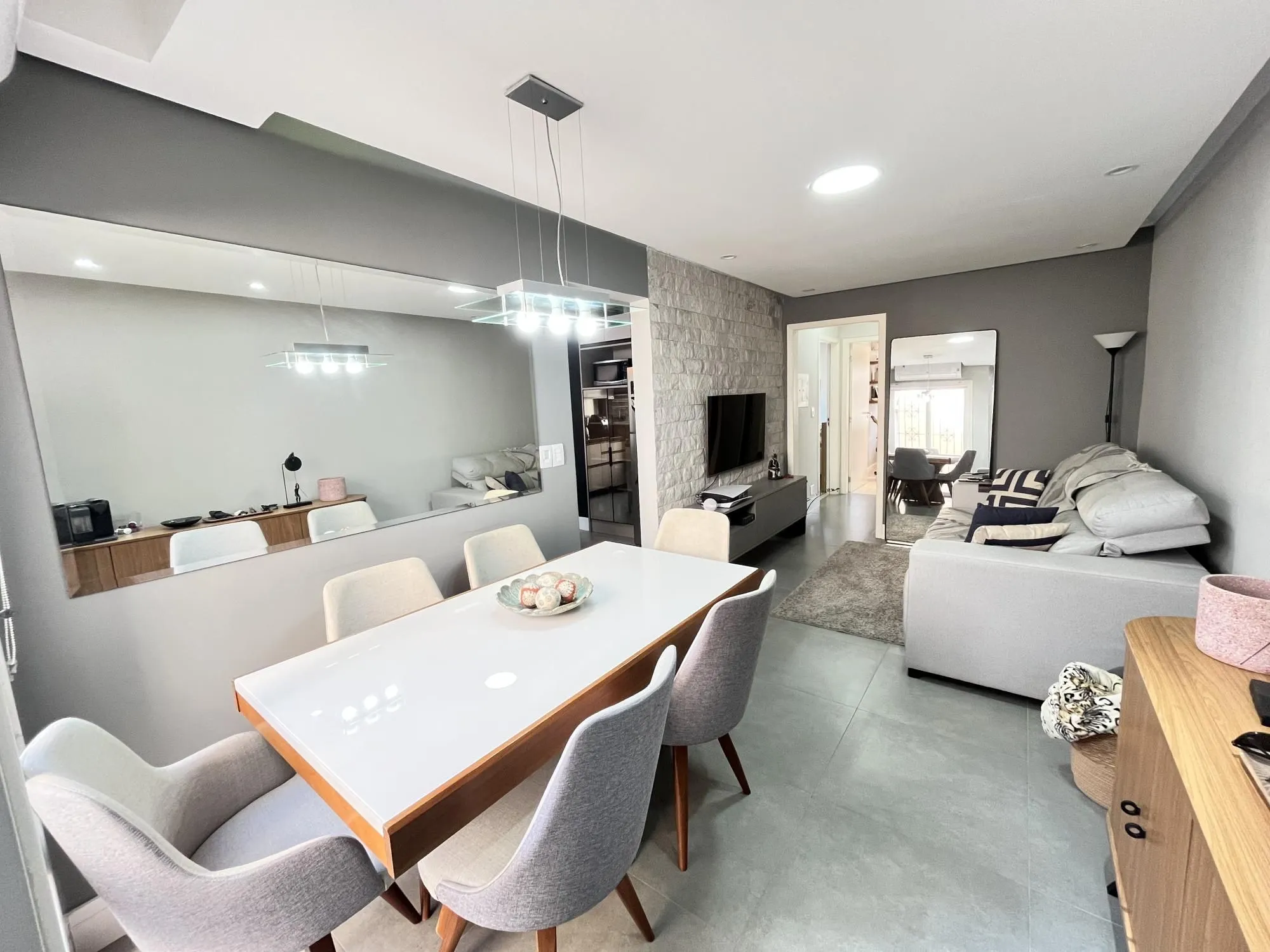 Imagem Apartamento de 2 quartos, suíte e 2 vagas de garagem no bairro Petrópolis em POA