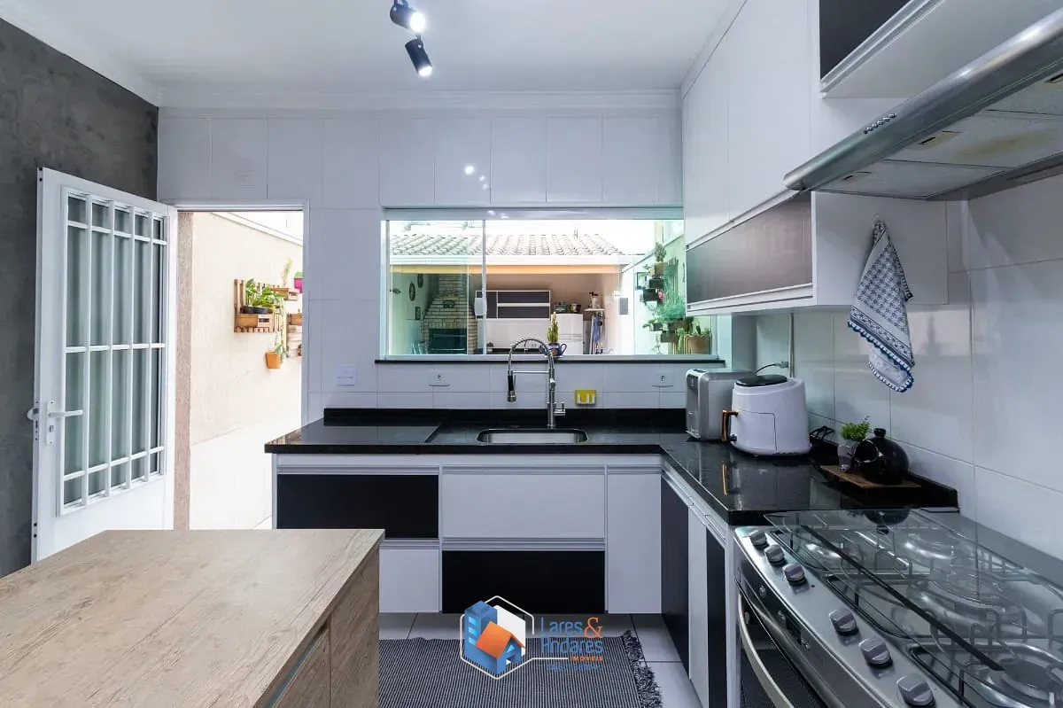 Imagem Casa para venda em Parque São Domingos com 3 quartos, sendo 1 suíte, 140m²