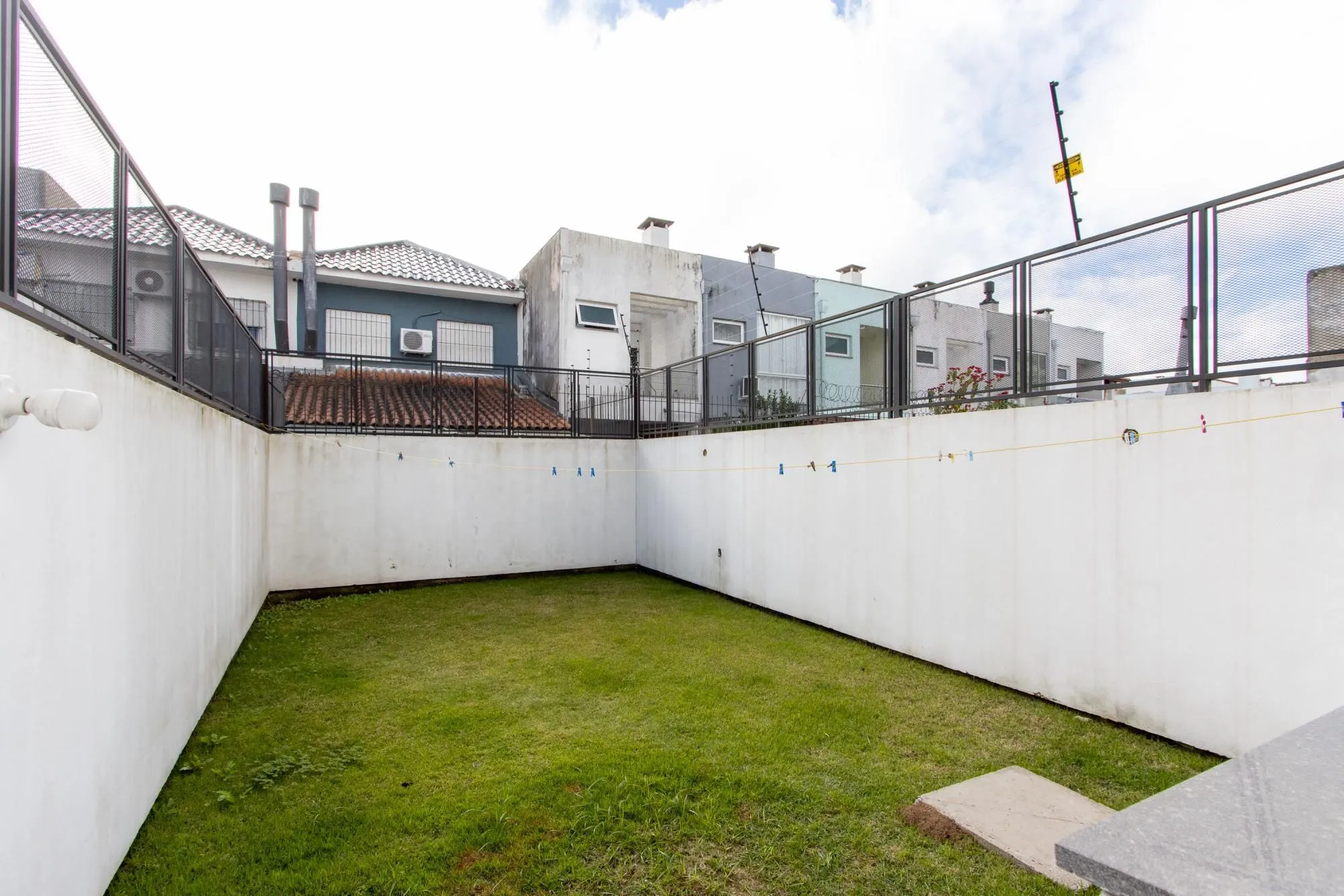 Imagem Sobrado para Venda - 95,16m², 3 dormitórios, sendo 1 suites, 2 vagas - Hípica
