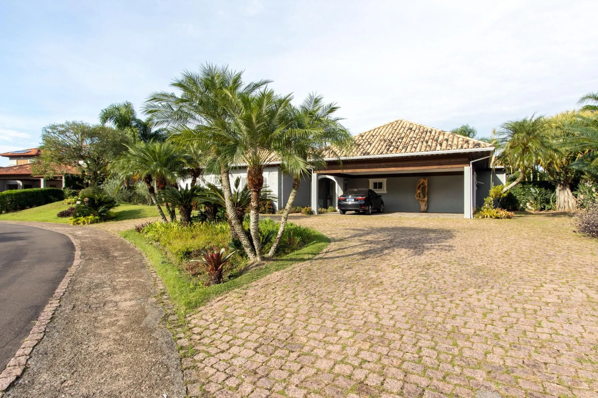 Imagem Casa térrea/2.371m2 de terreno no Condomínio Terra Ville, com fundo para o lago.