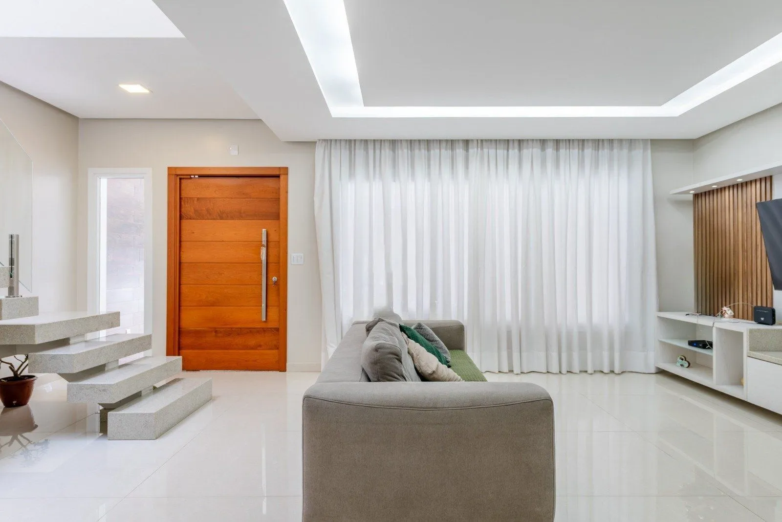 Imagem Casa em Condomínio com 228m² e 3 dormitórios, 1 suíte, 3 vagas no bairro Sarandi