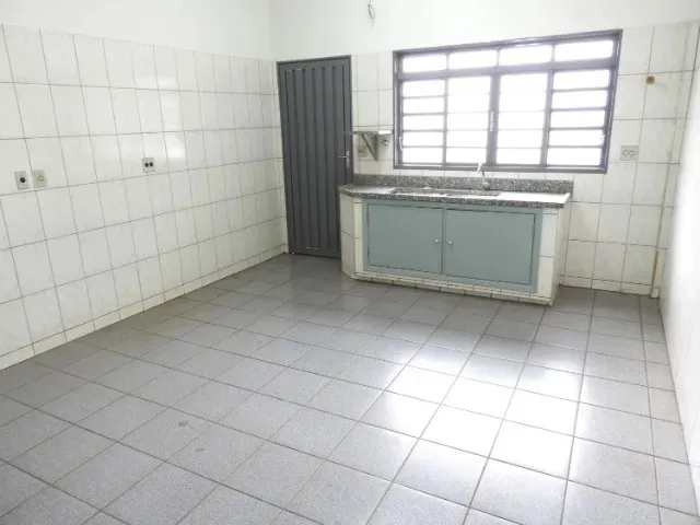 Imagem Imóvel Industrial com 2 Galpões
