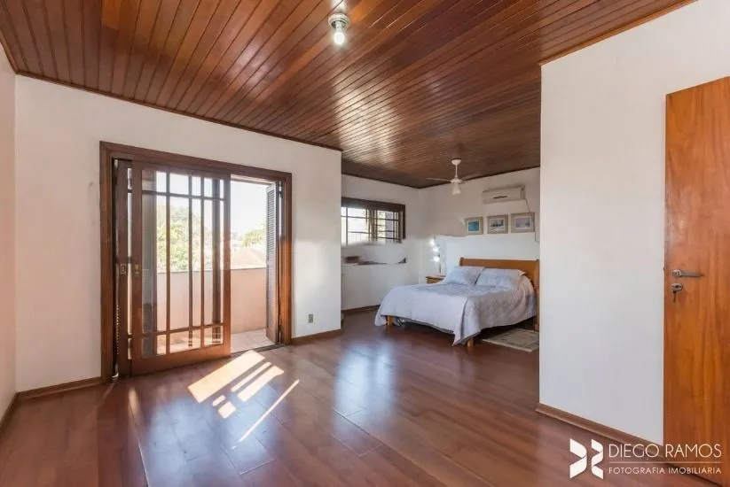 Imagem Casa para Venda - 190m², 4 dormitórios, sendo 1 suites, 2 vagas - Partenon